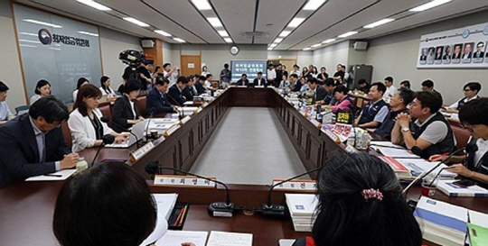 11일 오후 정부세종청사 최저임금위원회 회의실에서 제10차 전원회의가 열리고 있다.<연합뉴스>